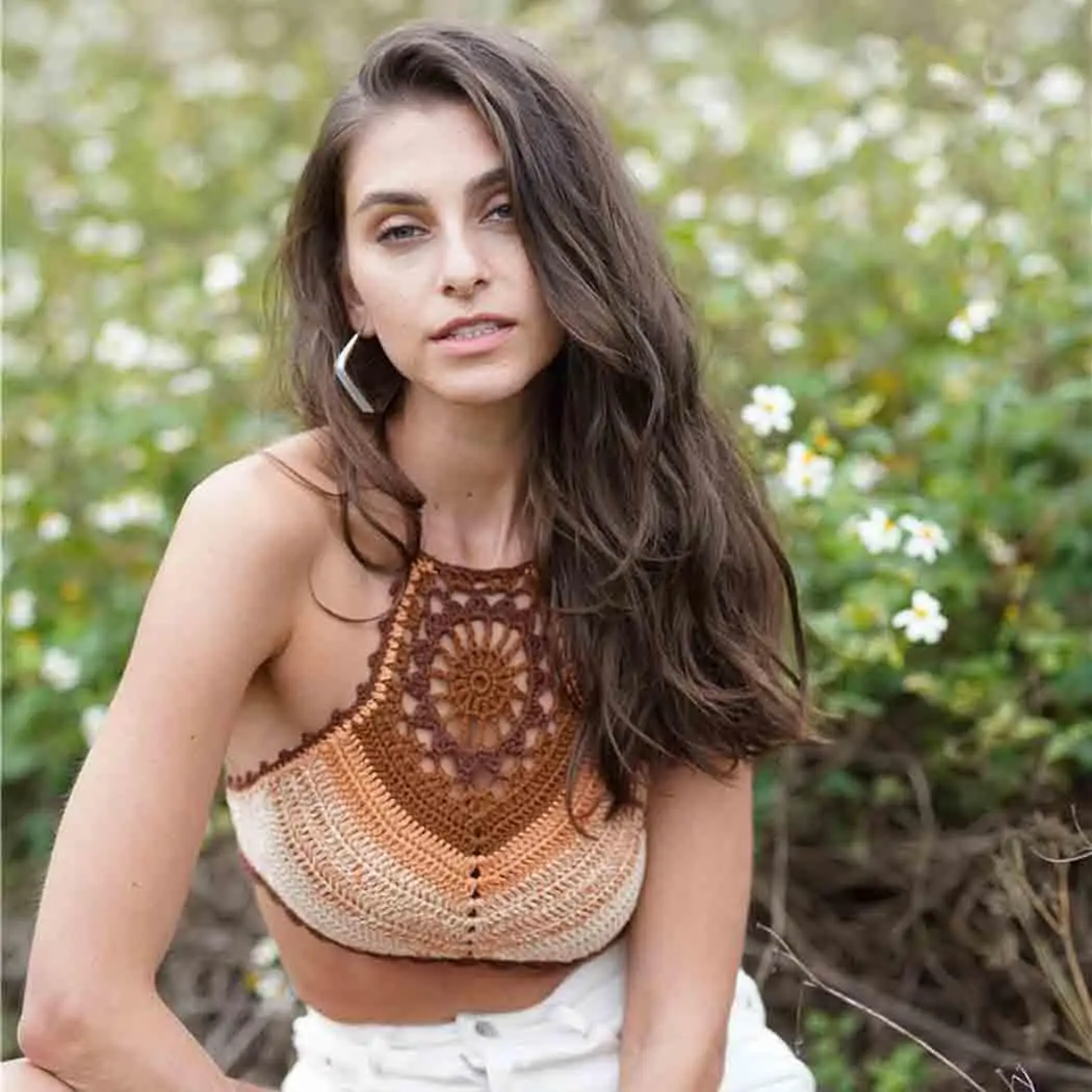 Новая модная женская пляжная трикотажная открытая блузка на бретелях облегающая