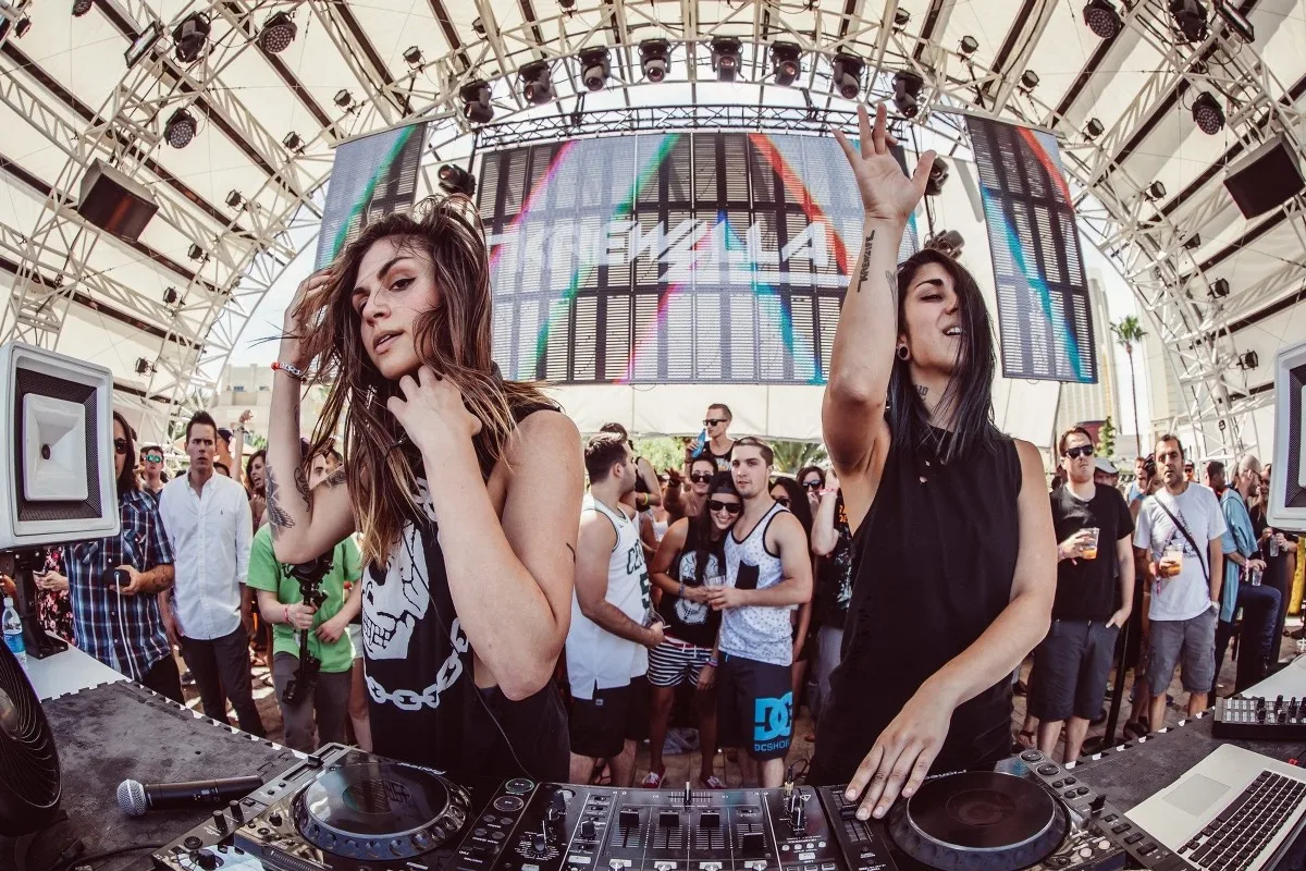 

Фоторамка для украшения стен Krewella music women PDM685