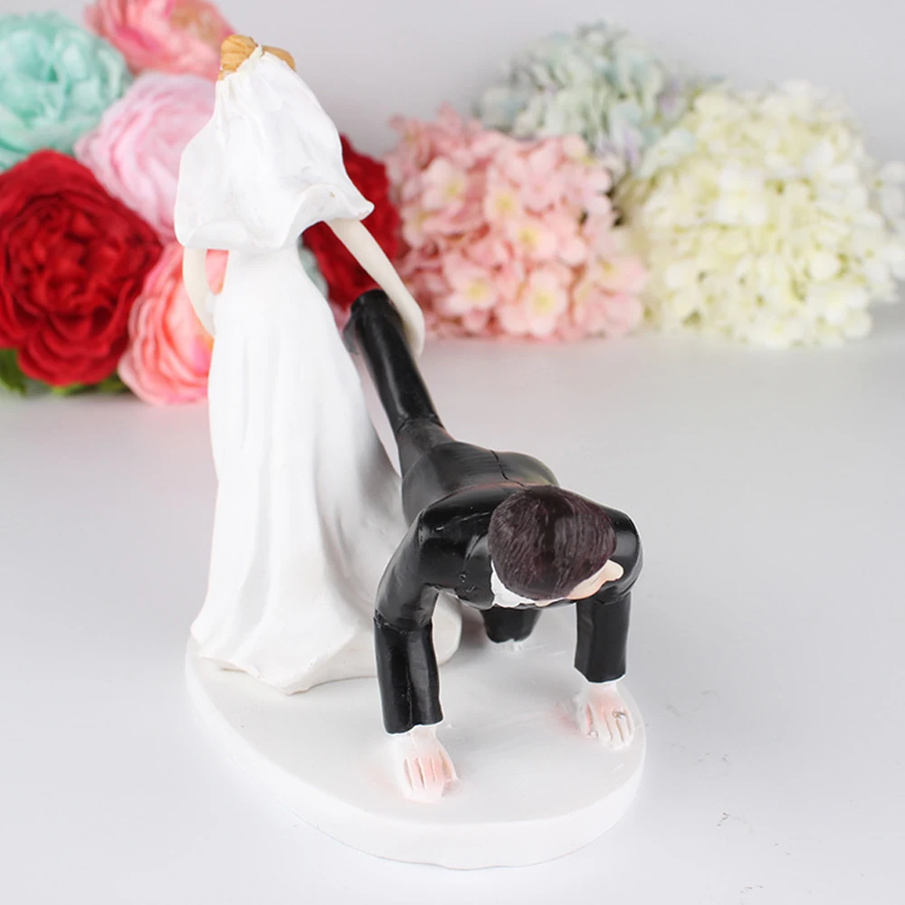 Смешная фигурка жениха из синтетической смолы для украшения свадебного торта |