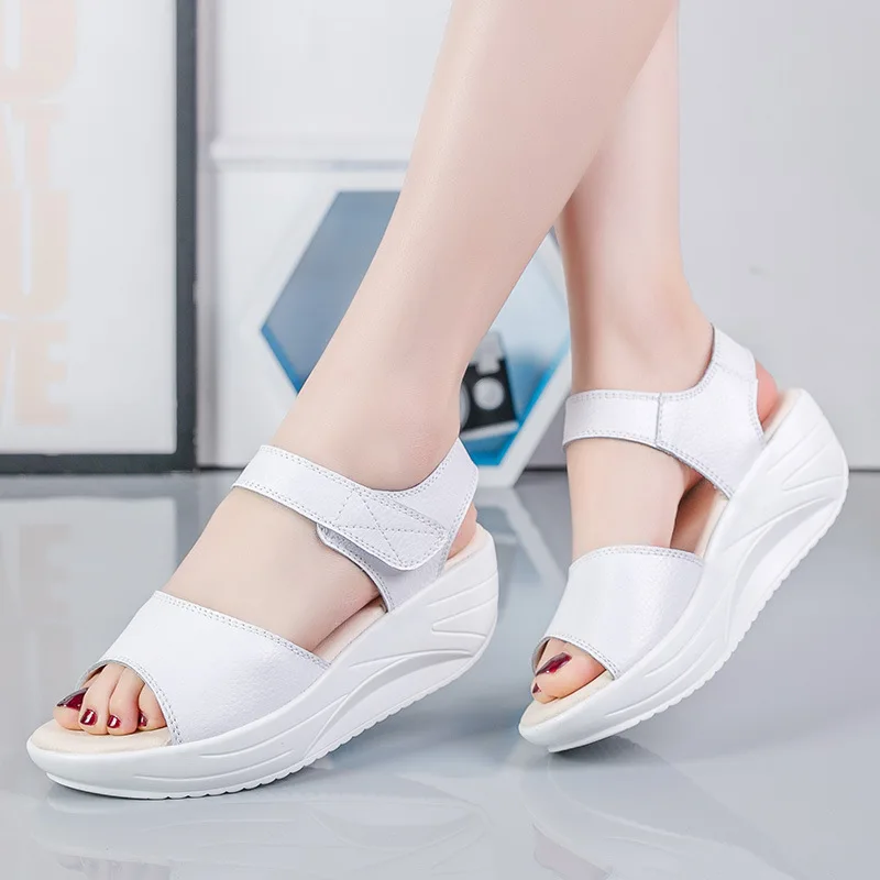 Сандалии женские из натуральной кожи удобная летняя обувь на танкетке липучках