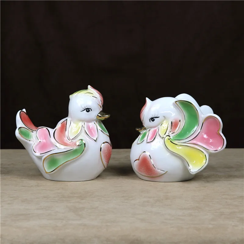 Traditional Chinese Style Porcelain Mandarin Duck Lovers Sculpture Decoration Handicraft Gift for Wedding and Valentine's Day