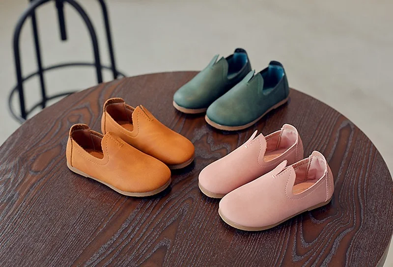 2017 г. Осенние детские винтажные лаконичные однотонные тонкие туфли без застежки