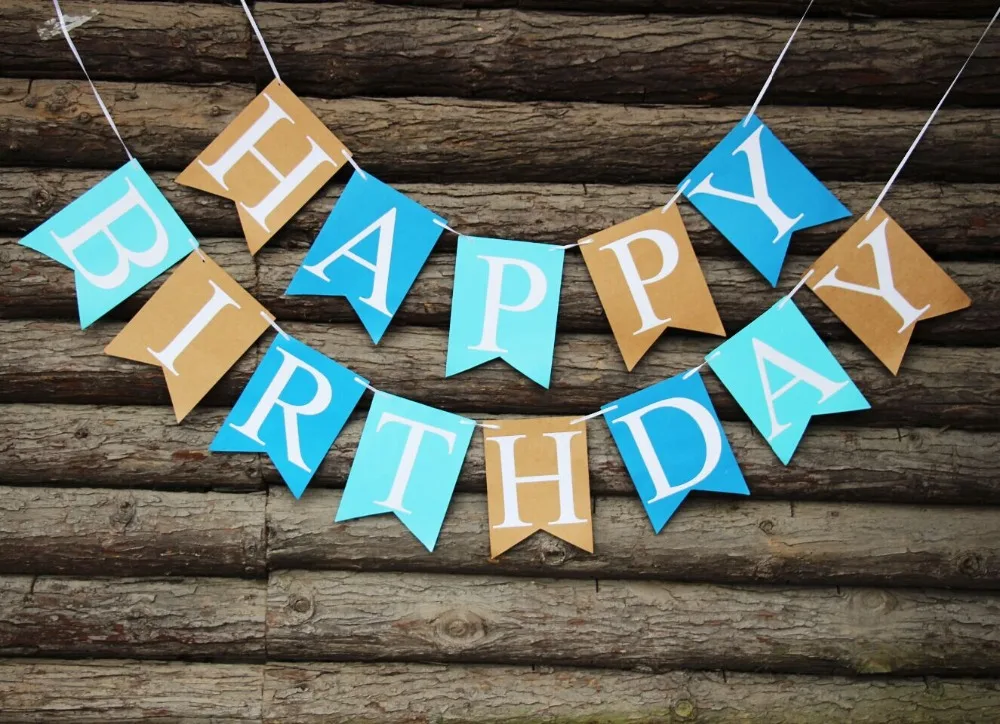 Висит синий &quotс днем рождения&quot бумажный баннер для вечеринки в честь Дня