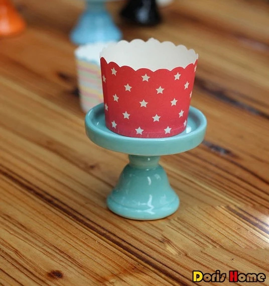 Free Shipping New Ceramic Cake Stand Hold 1 Cupcake For Wedding / Birthday Party Color Random 8pcs | Дом и сад