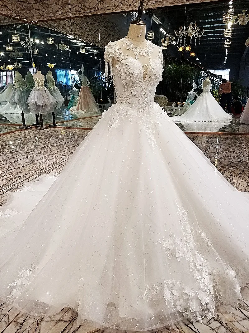 

2019 New Cameo Red Quinceanera Dresses Tulle With Lace Appliques Masquerade Ball Gown Sweet 16 Dress Vestidos De 15 Anos
