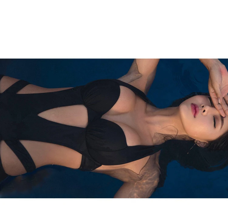 2018 swimsuit new European and American black size chest gathered slim sexy backless strap one-piece bikini | Спорт и развлечения