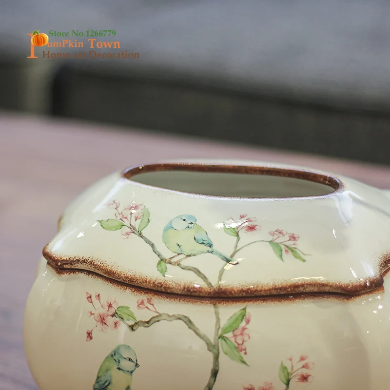 2019 NEW Classic ancient flowers and birds featured table tissue box creative simple ceramic crafts ornaments |