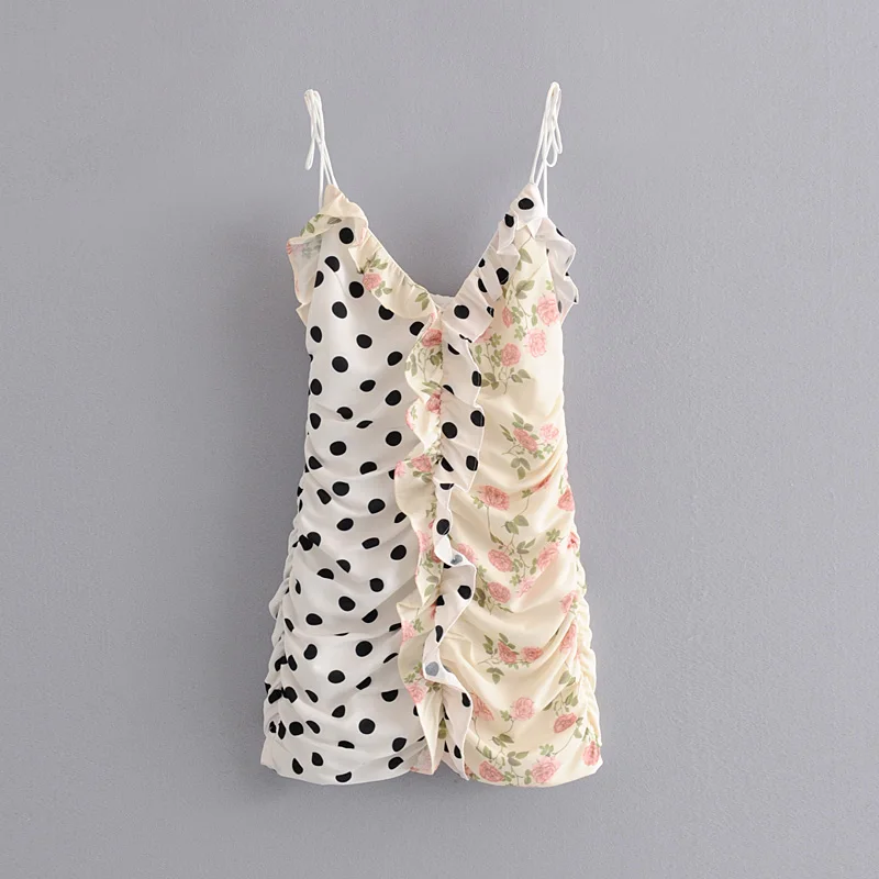 Стильное платье на бретельках с рюшами в горошек цветочным рисунком треугольным