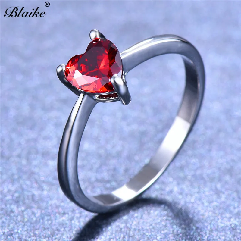 Женские кольца в виде сердца Blaike серебряного цвета с цирконием вечерние