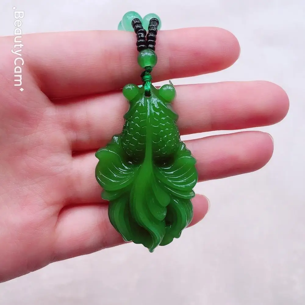 Бусины из натурального камня милое ожерелье с узелком и маленькой золотой рыбкой