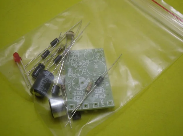 Электронный комплект сделай сам лампочка 220 в с автоматической задержкой