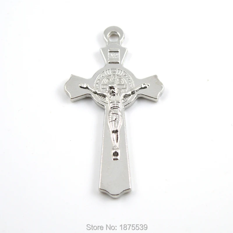 Модный распятие Святого Бенедикта с двумя цветами ног Иисуса в европейском