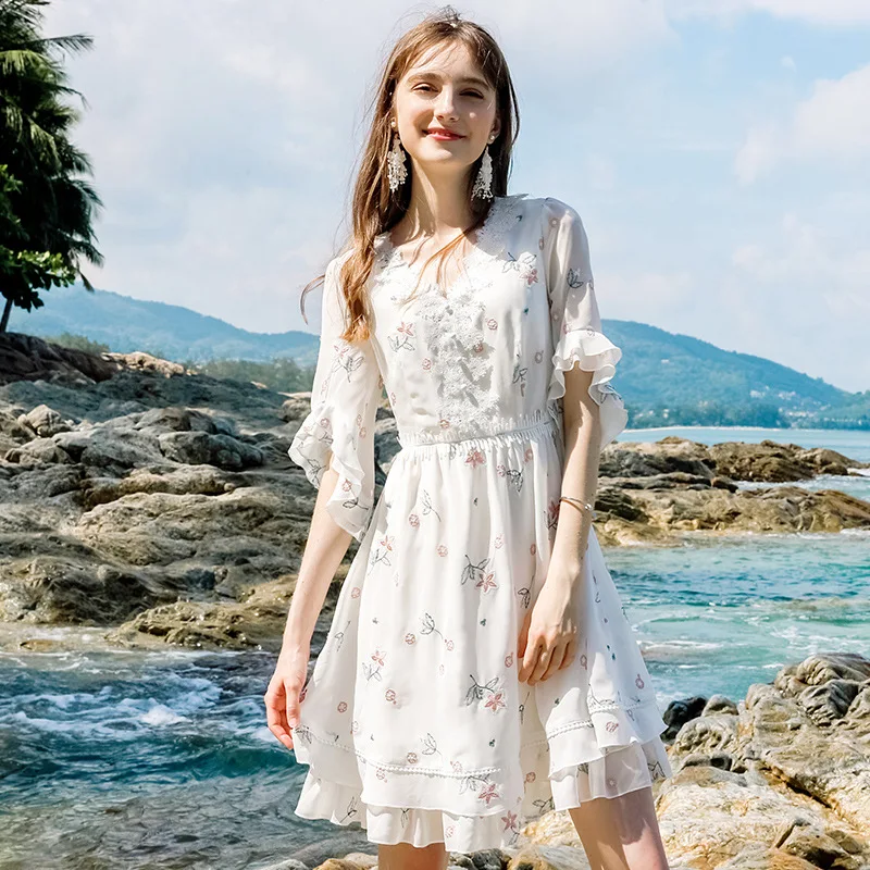 Женское платье белое с оборками шифоновое кружевное цветочным принтом женская