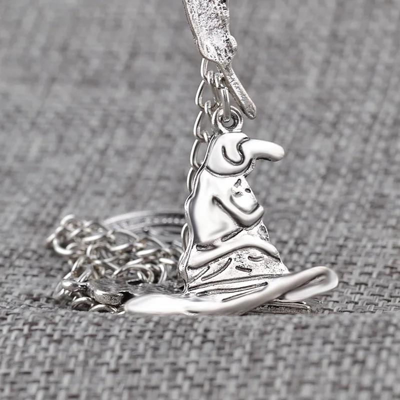 Мастер Коллекционные вещи из кареточной ткани с распределяющая шляпа перо пера