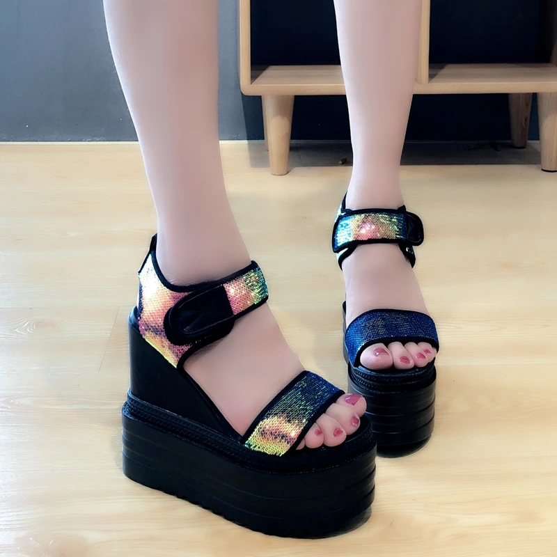 Женская обувь с открытым носком на рифленой подошве Новинка летние кроссовки в