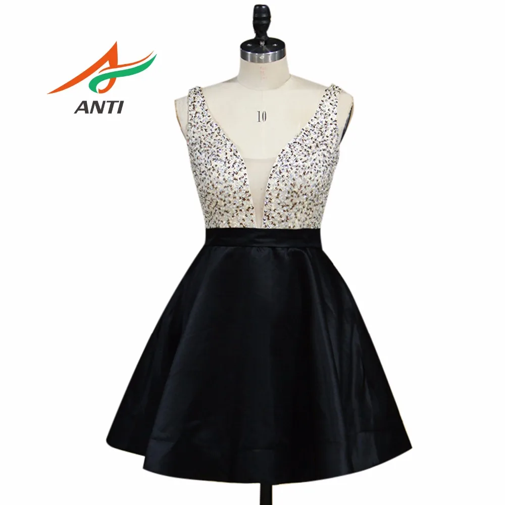 Элегантное платье для выпускного вечера цвета шампанского и черного короткое