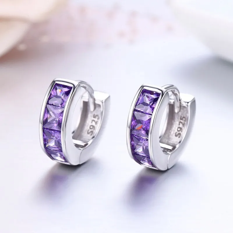 Серьги кольца Huggie женские из серебра 925 пробы с фиолетовыми