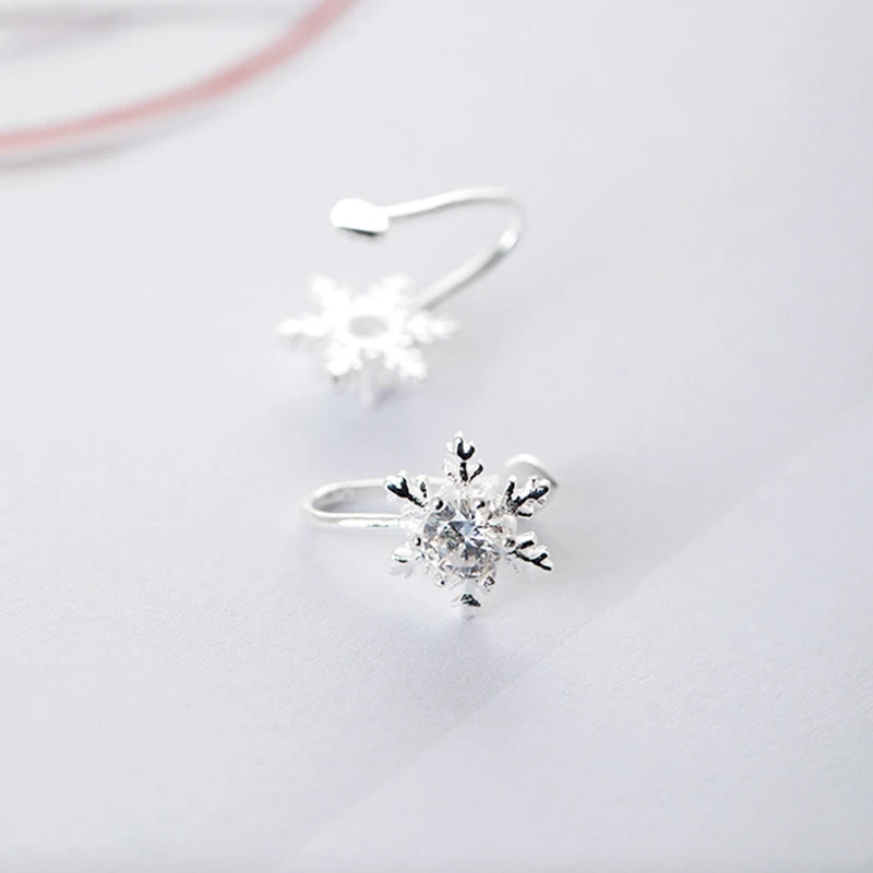 Серьги Клипсы из серебра 925 пробы с цирконом в виде снежинки и