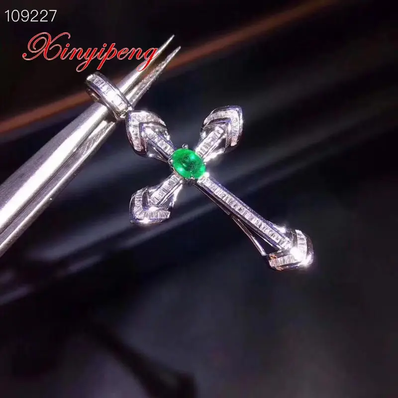 

Xin yi peng 925 silver plated white gold inlaid natural emerald pendant necklace The women are beautiful necklace fine