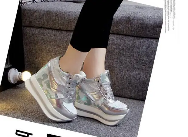 Женские кроссовки на платформе дышащие высокой танкетке с двойной молнией