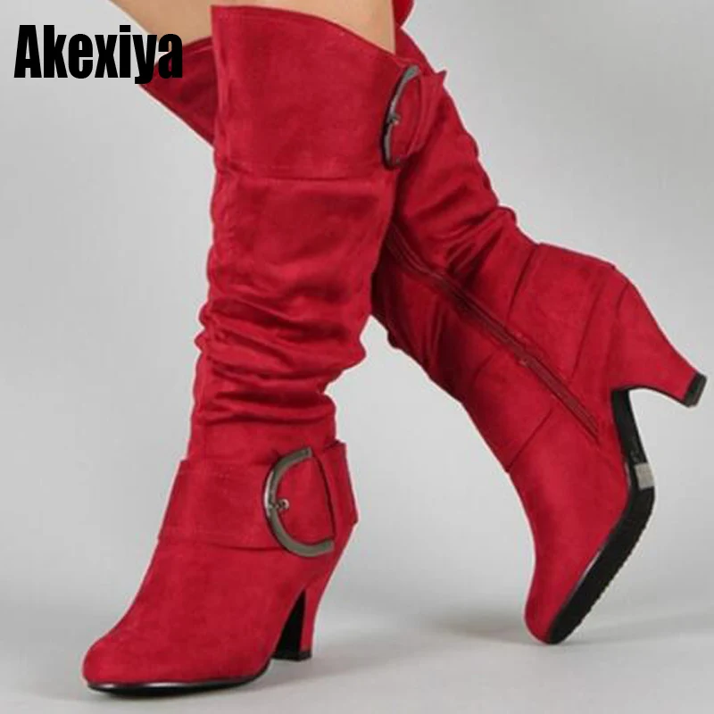 Женские высокие сапоги до колена осенне-зимние из искусственной замши с пряжкой