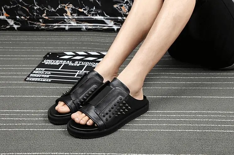 

Summer Mens Leather Flat Black Sandals openToe Sandals Fashion Rivet Europe Summer Men Breathable Leather Slippers