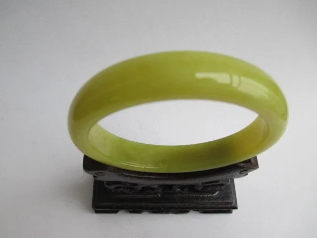 

Beautiful fashion yellow jade in China.Jade bracelet 60---62mm