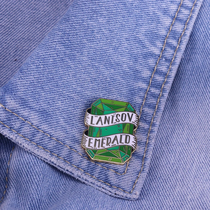 Брошь Книжный значок Lantsov с изумрудами эмалью Гришей трилогии книжного искусства