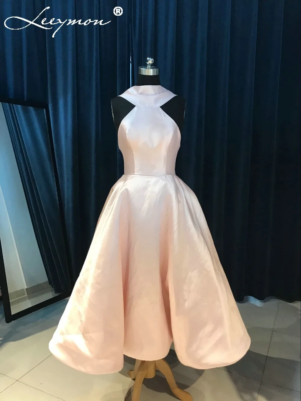 Женское атласное платье подружки невесты длинное плиссированное без рукавов с