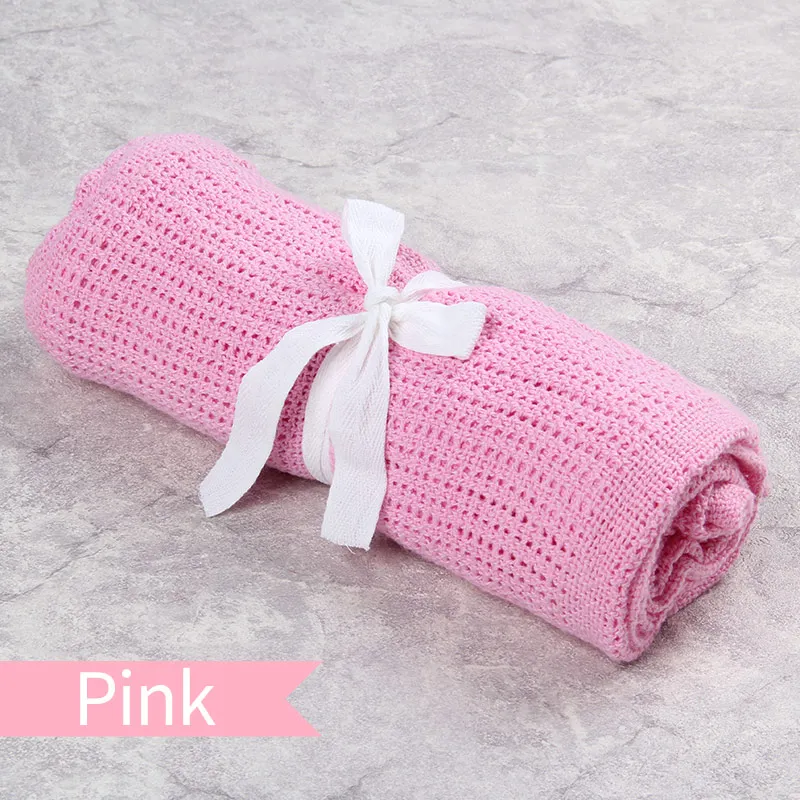 Pink Инсулярные удобные детские одеяла дышащие красочные пеленки мягкий хлопок Твердые обёрточная полые одеяло для кровати/дивана/корзины/коляски - Цвет: Pink