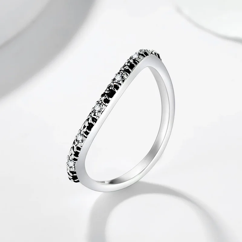 Новое дизайнерское кольцо с простым искажением из фианита штампом старинное