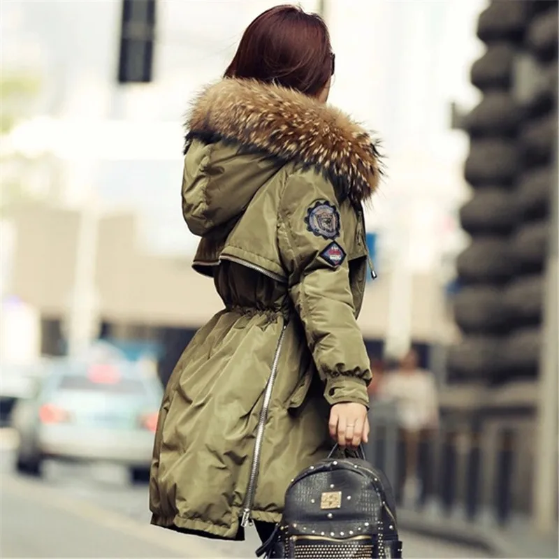 Женская зимняя куртка на утином пуху парка с воротником из натурального меха