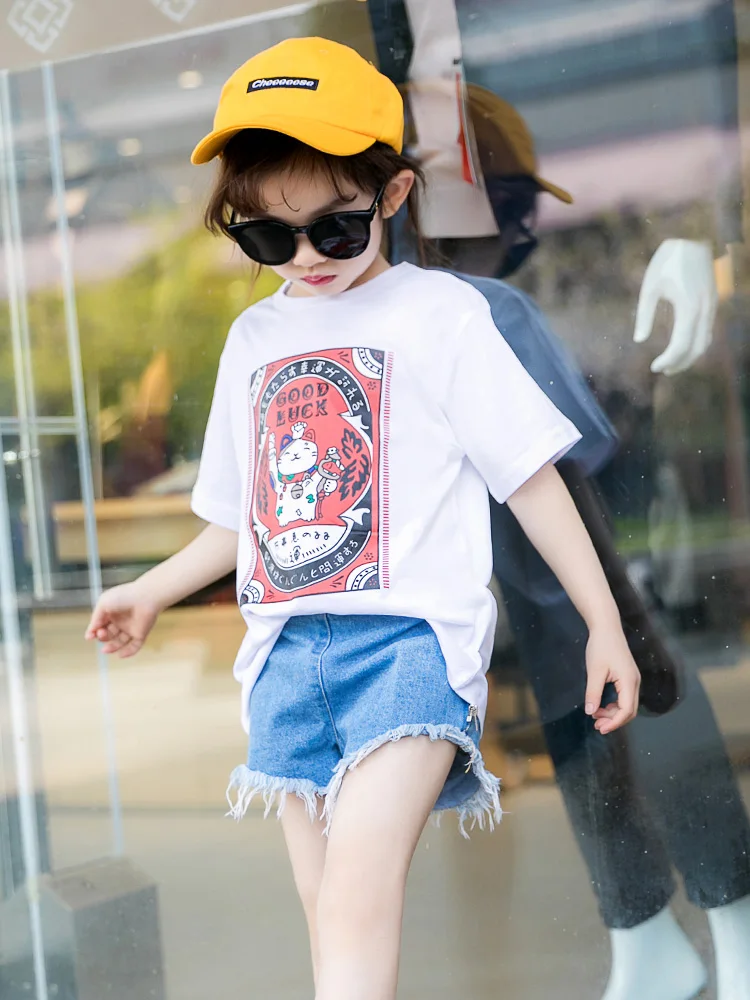 Черно белая футболка с принтом летняя короткими рукавами для девочек на день