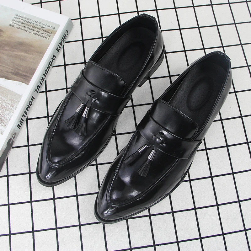 

2019 Spring British casual shoes Men's fringed leather shoes Retro-vintage pointed Casual shoes fashion Hairstylist shoes 38-44