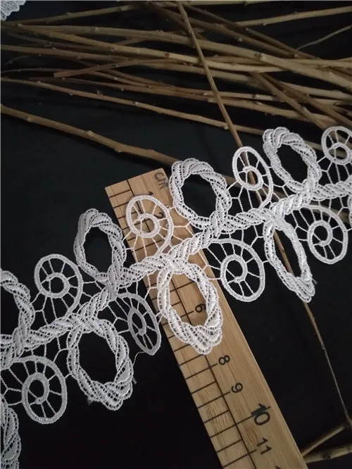 1 ярд грязно-белый кружевной отделкой маленькие цветы Кружева Швейные аксессуары