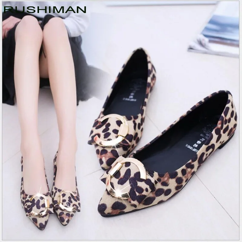 Новинка 2018 осенние женские туфли на плоской подошве с закрытым носком острым