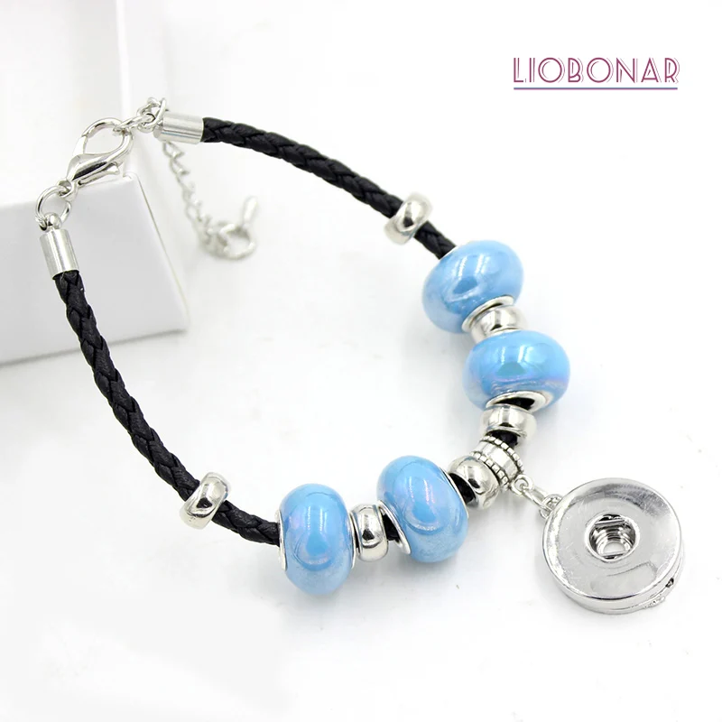 Женский кожаный браслет с керамическими бусинами черный кнопками для