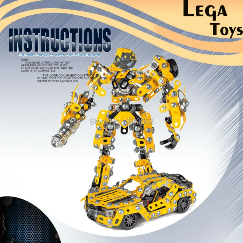 Железный коммандер в собранном виде деформированная модель автомобиля