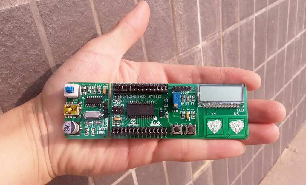 

PIC16F1933 Development Board PIC16F1938 Development Board Capacitive Button Touch LCD Code Screen Driver