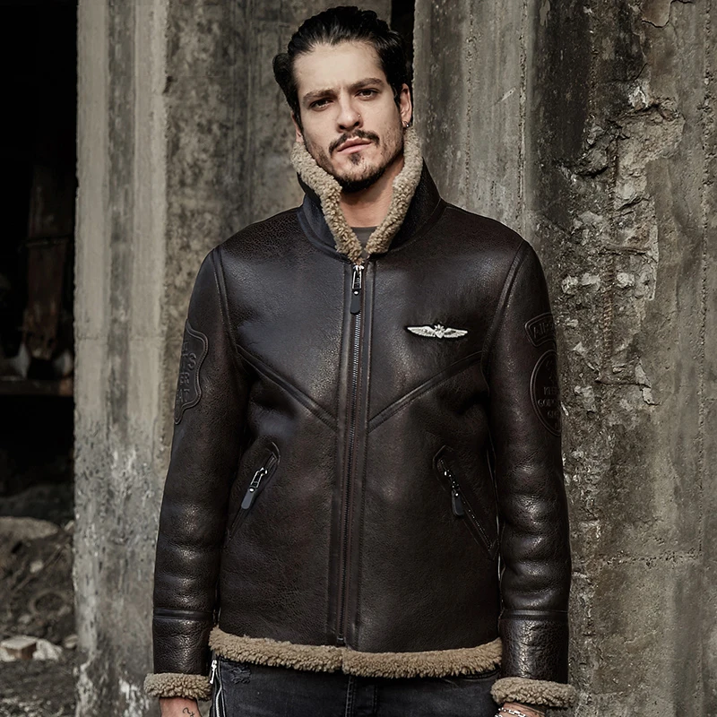 Куртка из овчины темно коричневого цвета в новом стиле красивая мотоциклетная