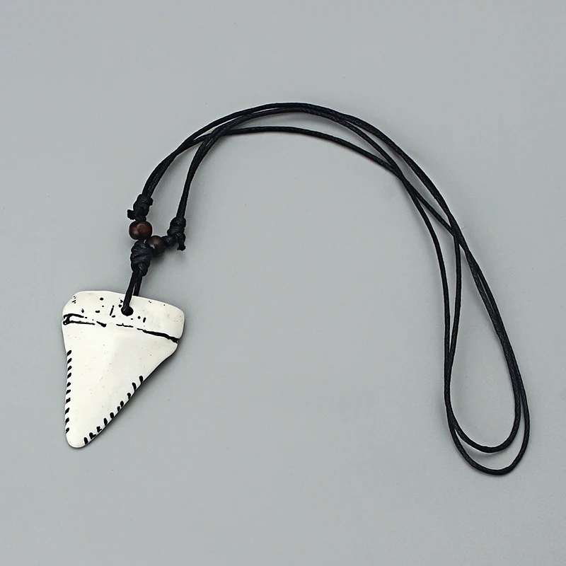 12 шт. в упаковке белый смолы искусственный кости яка Акула зубов кулон с