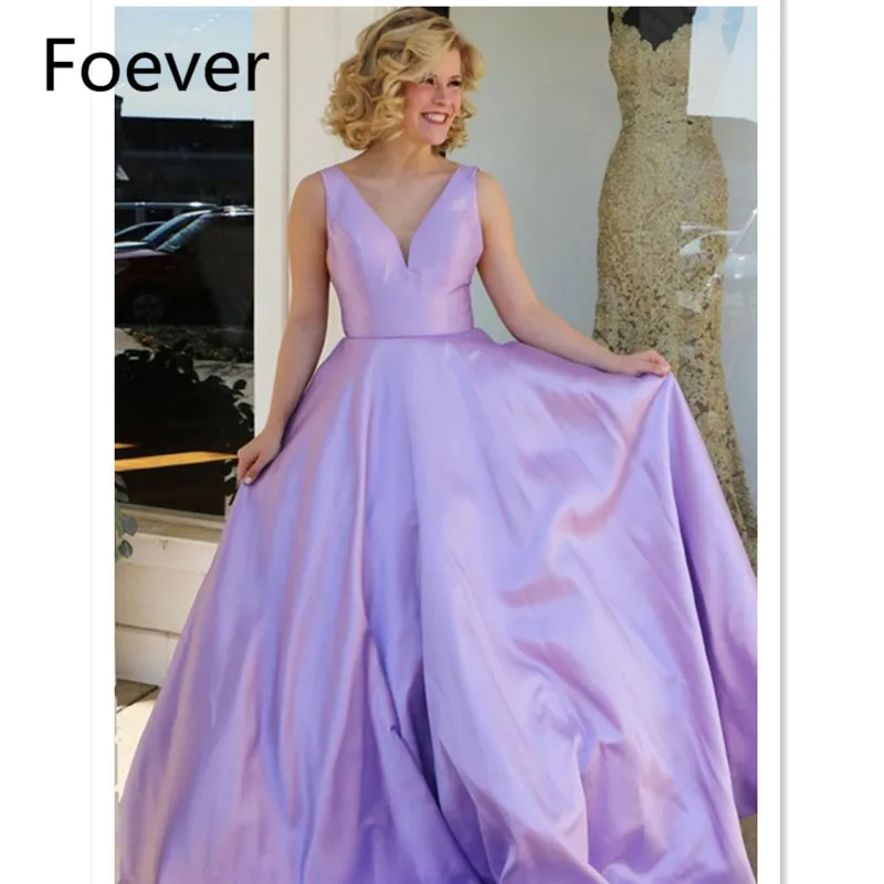 Женское атласное платье в пол длинное вечернее трапециевидной формы без рукавов