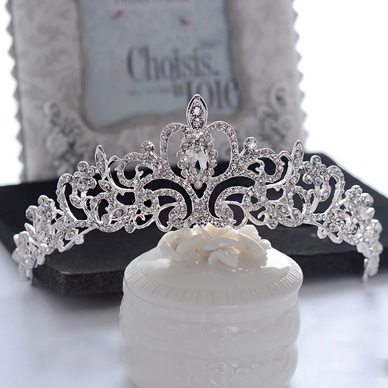 White Tiara Свадебное украшенное ожерелье набор красные кристаллы стразы ожерелье s красный свадебный комплект ювелирных изделий белые серьги манжеты клип на серьги XL005 - Окраска металла: White Tiara
