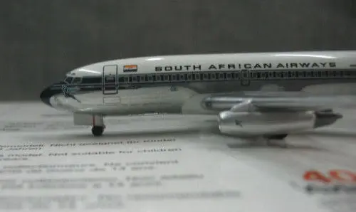 1:400 Aviation400 Южноафриканский дыхательные пути Boeing737-200 ZS-SBM с трёхмерными чертёжами |