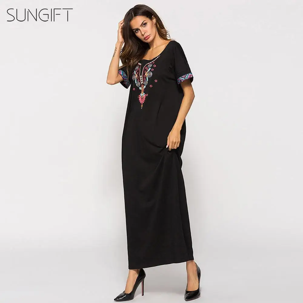 Женское платье макси SUNGIFT черное в стиле Дашики с цветочным принтом и вырезом