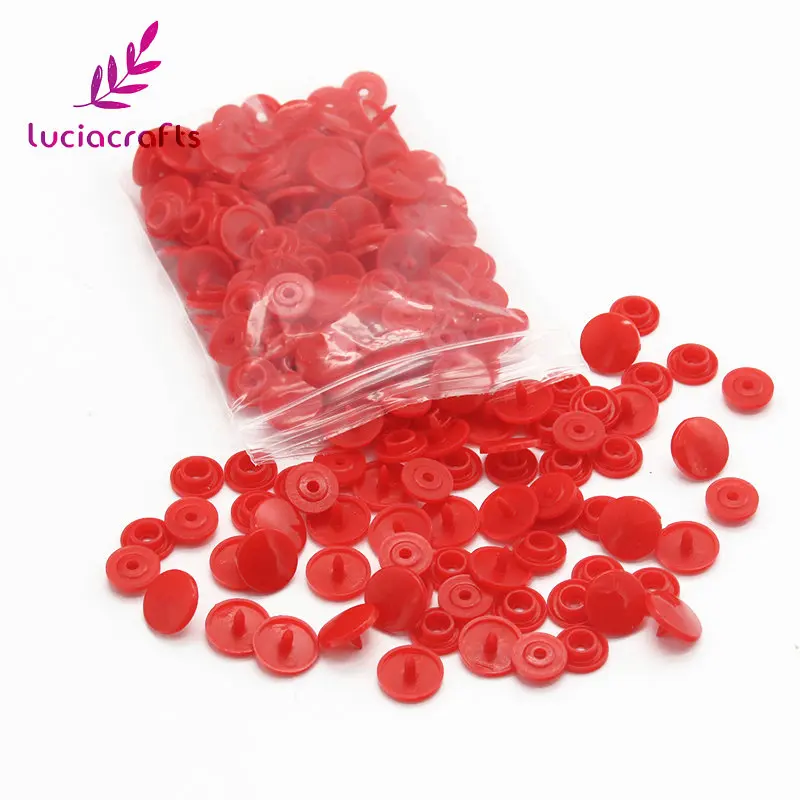 Lucia crafts 100 компл./лот 1,2 см Мульти параметр Пластик кнопки для одежды сумка-папка темная Пряжка DIY аксессуары для ногтей E0523 - Цвет: red