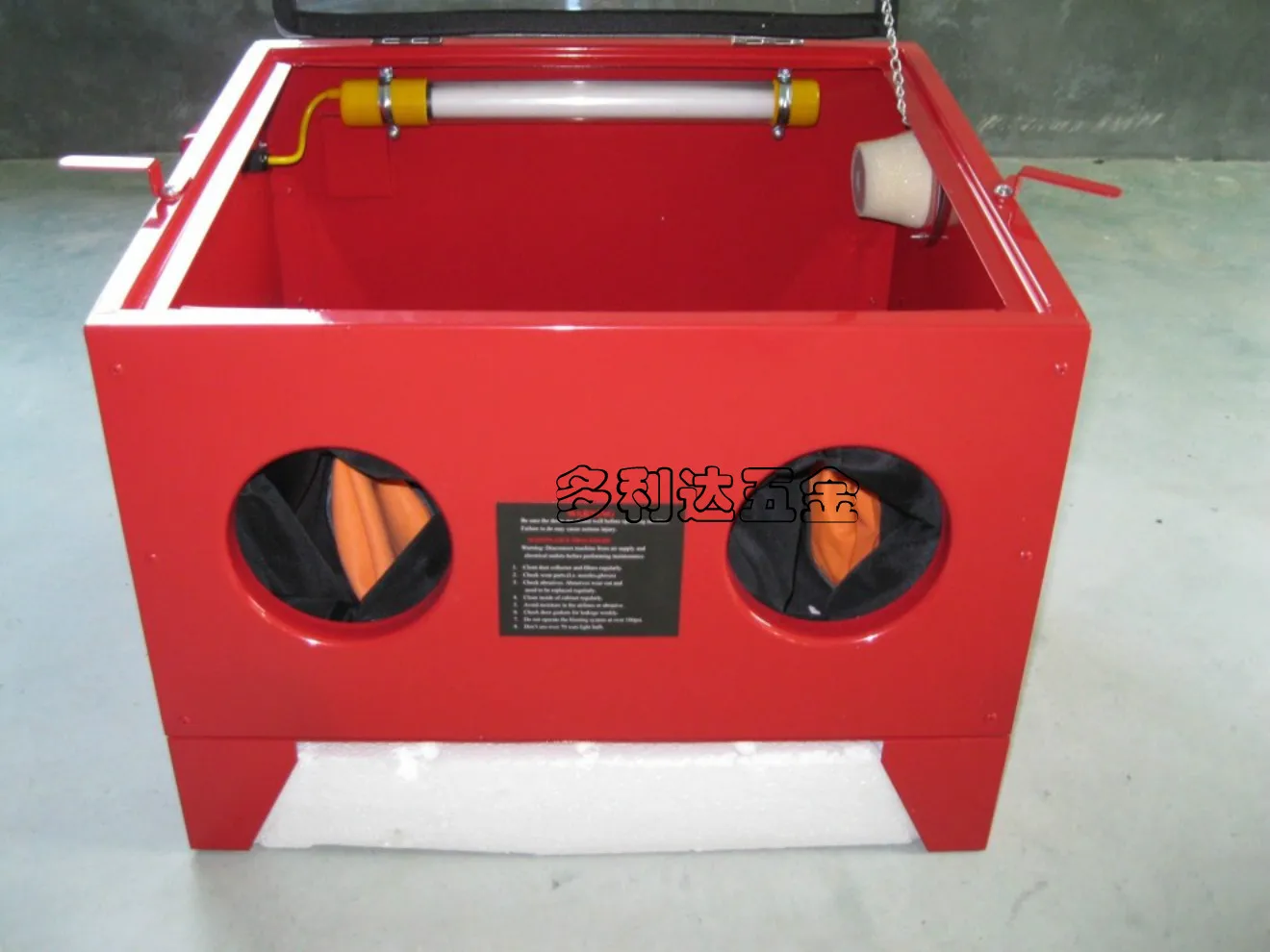 

90L bench type derusting and sand blasting machine, small sandblasting equipment