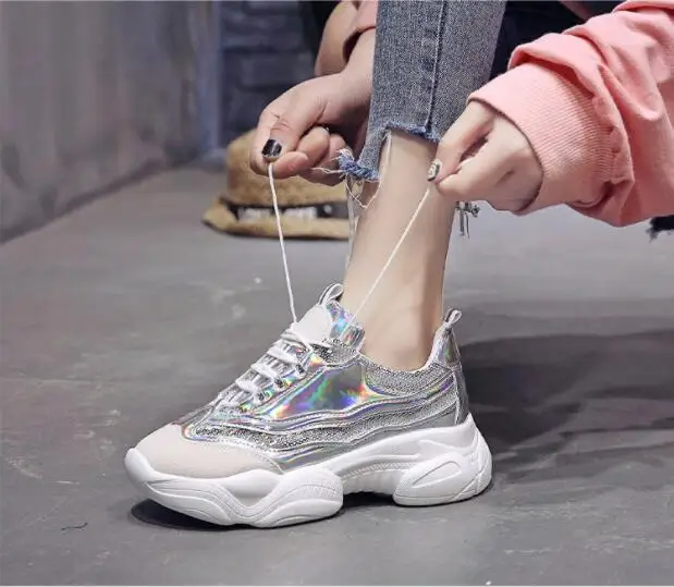 Женские кроссовки на платформе с круглым носком повседневные разноцветными