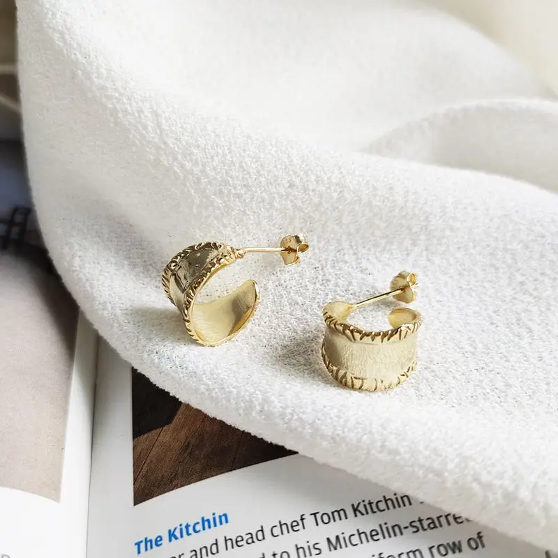 Женские сережки-гвоздики в скандинавском стиле silvelogy серебряные неправильной