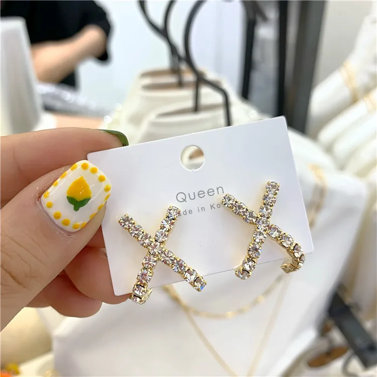 Женские серьги гвоздики с кристаллами классические геометрической формы модные